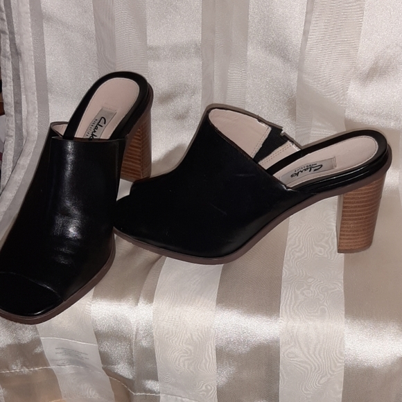 clarks black slides